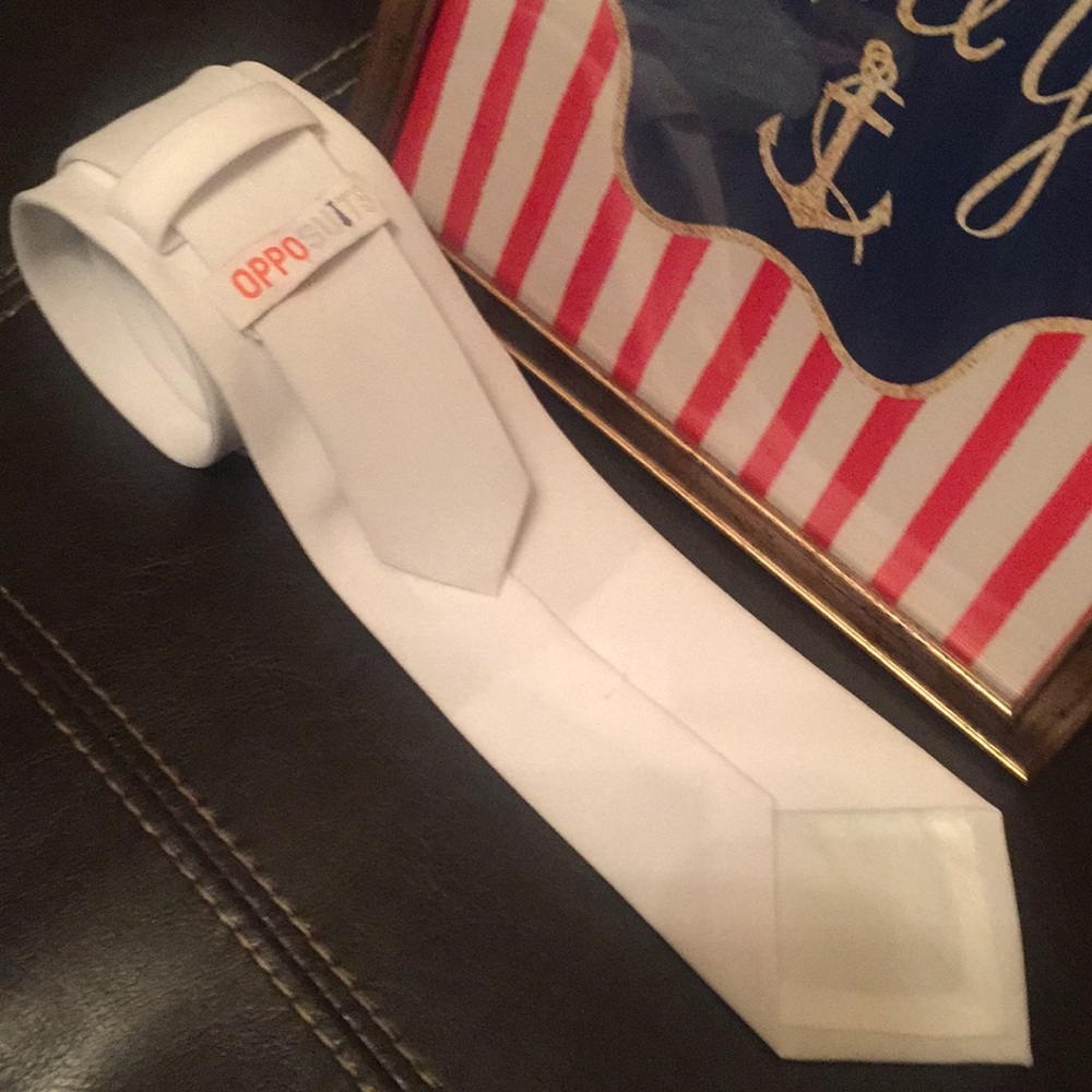 NWOT Men’s OPPOSUITS Tie